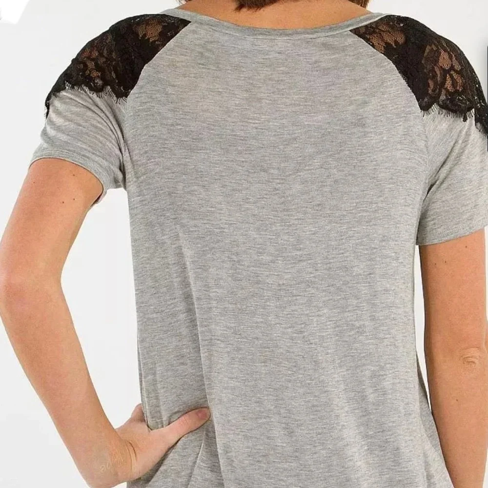 RED BY BKE • Pieced Lace Top • Large